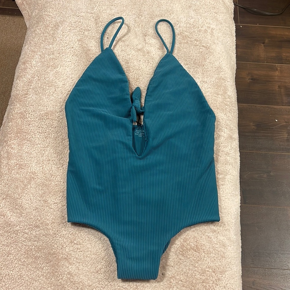 Aila one piece swimsuit size small. Its new but tried on.
